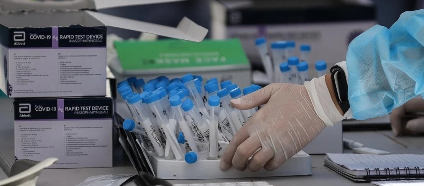 Συνεχίζεται το μπάχαλο με τα self test: «Δεν παραλαμβάνουμε τίποτα - Είναι επικίνδυνο» λένε οι φαρμακοποιοί